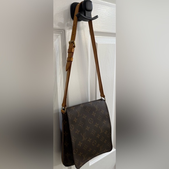 Authentic Louis Vuitton Musette Salsa Short Shoulder Bag - Picture 3 of 12